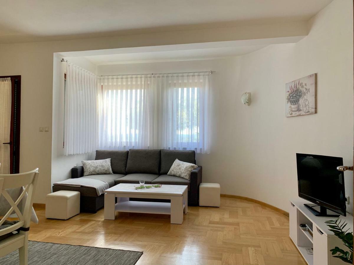 Apartments Culjak Rab ราบ ภายนอก รูปภาพ